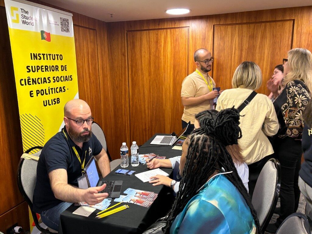 Instituto Superior de Ciências Sociais e Políticas — ULisboa (Portugal) booth at The Student World EXPO Brazil